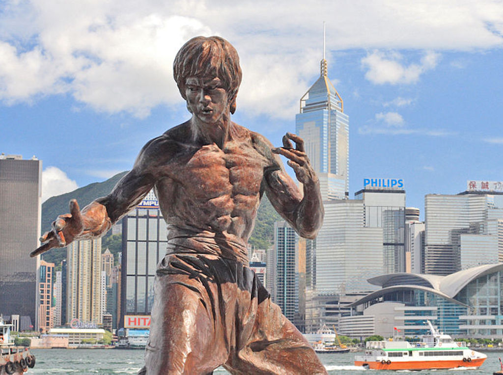 https://de.wikipedia.org/wiki/Datei:Hong_kong_bruce_lee_statue.jpg